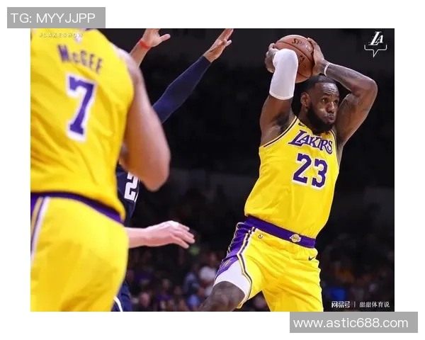 密尔沃基雄鹿迎战劲敌，激战正酣，争夺季后赛席位关键对决