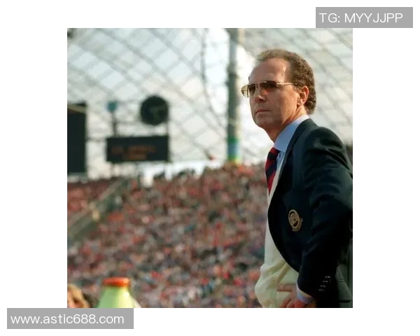 弗朗茨·贝肯鲍尔：从球场天才到足球传奇的辉煌人生与影响力