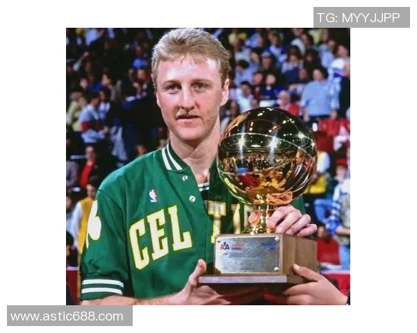 拉里·伯德：从篮球天才到NBA传奇，跨越时代的辉煌与挑战